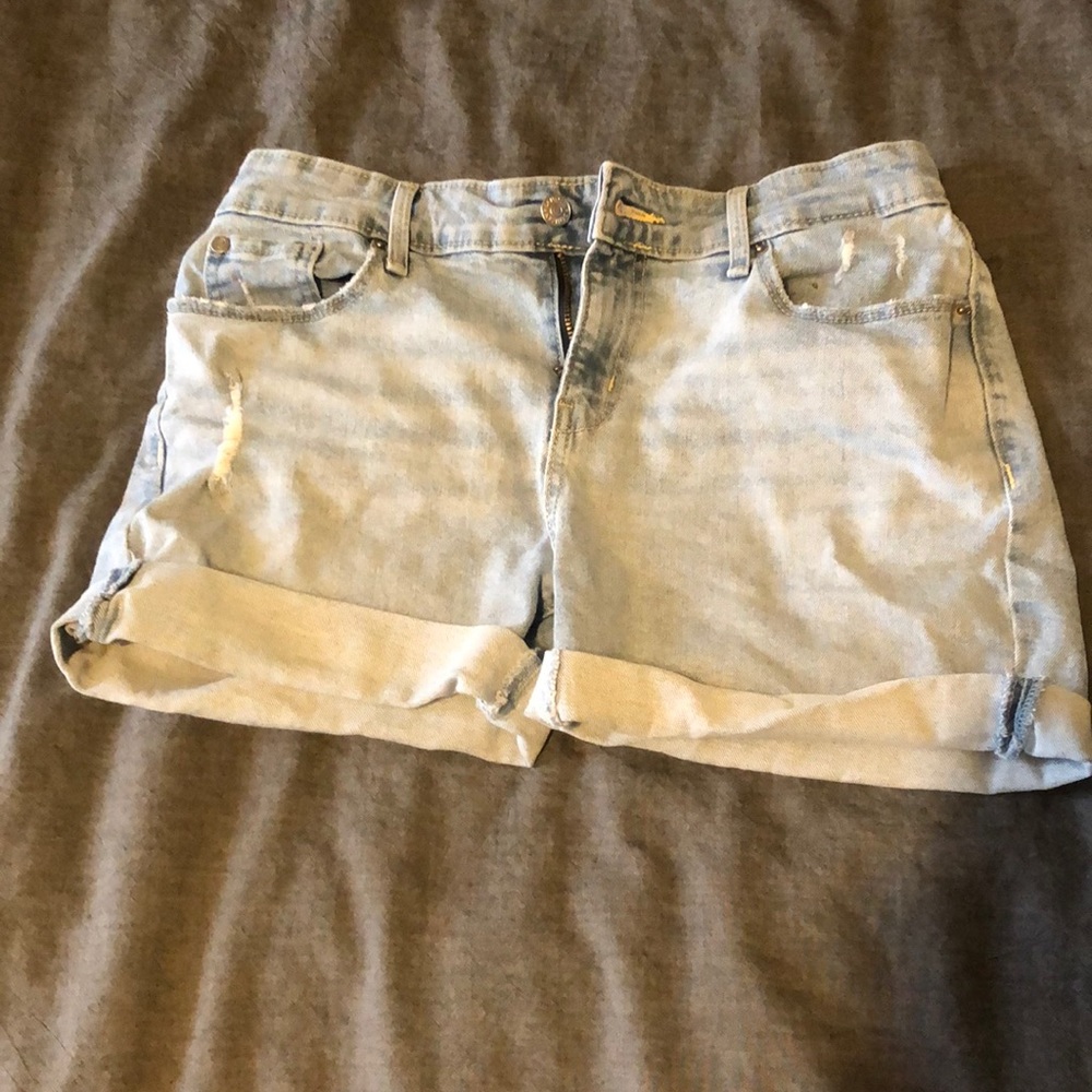 Denizen from Levi’s mid rise jean shorts